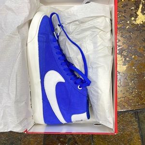 New in box blazer mid qs st